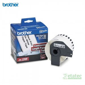 Rollo de papel térmico continuo Brother DK-2205 de 62 mm de ancho para impresión de etiquetas e identificación en oficinas.