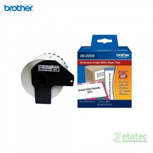 Rollo de papel térmico continuo Brother DK-2205 de 62 mm de ancho para impresión de etiquetas e identificación en oficinas.
