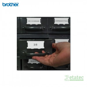 Cartucho de cinta laminada Brother P-touch TZe-251 de 24 mm de ancho con fondo blanco y texto negro, original de fábrica.