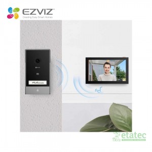 Videoportero inteligente EZVIZ HP7 2K con pantalla táctil de 7 pulgadas y frente de calle metálico.