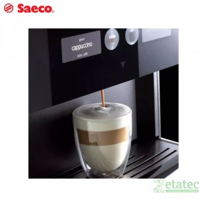 Cafetera profesional Saeco IperAutomatica Premium, equipada con el kit de conexión directa a la red de agua K00091.