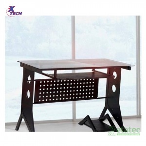 Escritorio Xtech CT-1211 negro con tablero de vidrio templado vista frontal